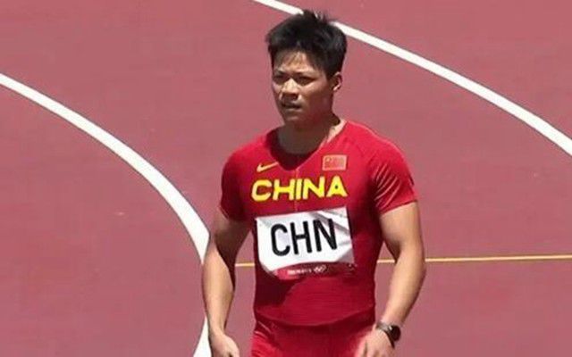 纲手被扒开腿做同人免费