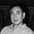 亲吻一个女人