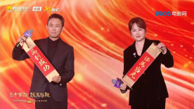佩通坦泳装图片