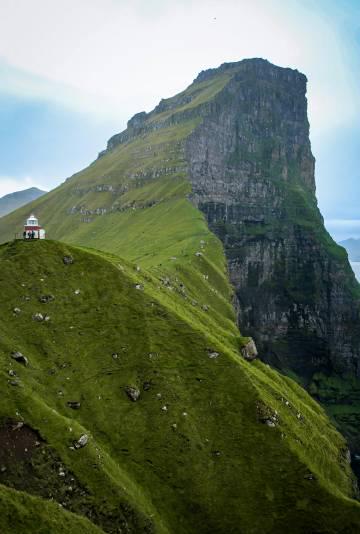 深夜刷到這條樂評，我突然想起海外朋友那句：好想無限制追劇聽歌啊